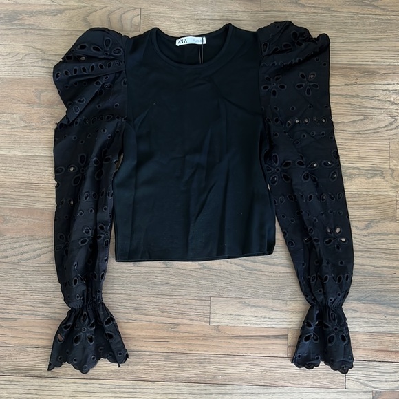 Gorgeous Zara lace bell sleeve top - Picture 2 of 6
